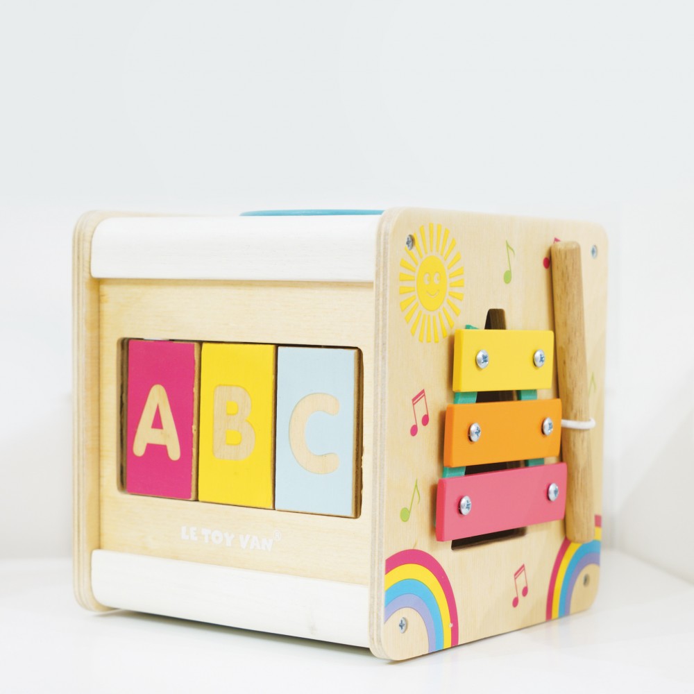 Cube d'activités en bois pour enfants dès 1 an Cube d'activités en bois pour enfants dès 1 an